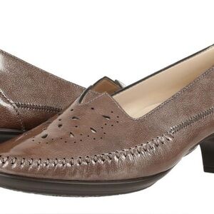 SAS Classic Women's Leather Low Heel Pump in Shimmering Brown great condition